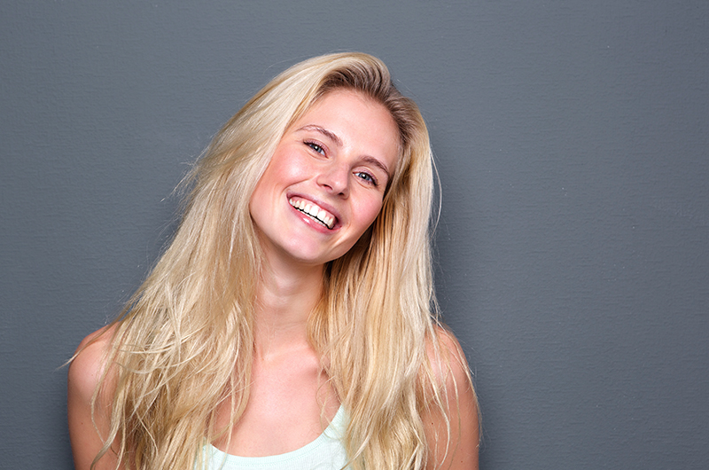 portrait-of-a-cheerful-young-blond-woman-PKW58MY portrait-of-a-cheerful-young-blond-woman-PKW58MY